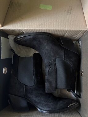 Ariat Shiloh western booties
